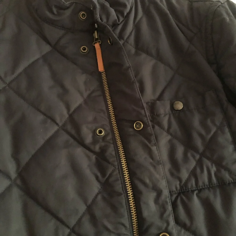 J Crew Sussex Quilted Field or Barn Jacket w Primaloft. Navy Blue. Size Large